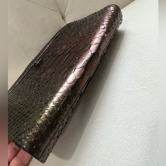 Chanel iridescent Metallic Snakeskin Cc Clutch - Picture 9 of 10